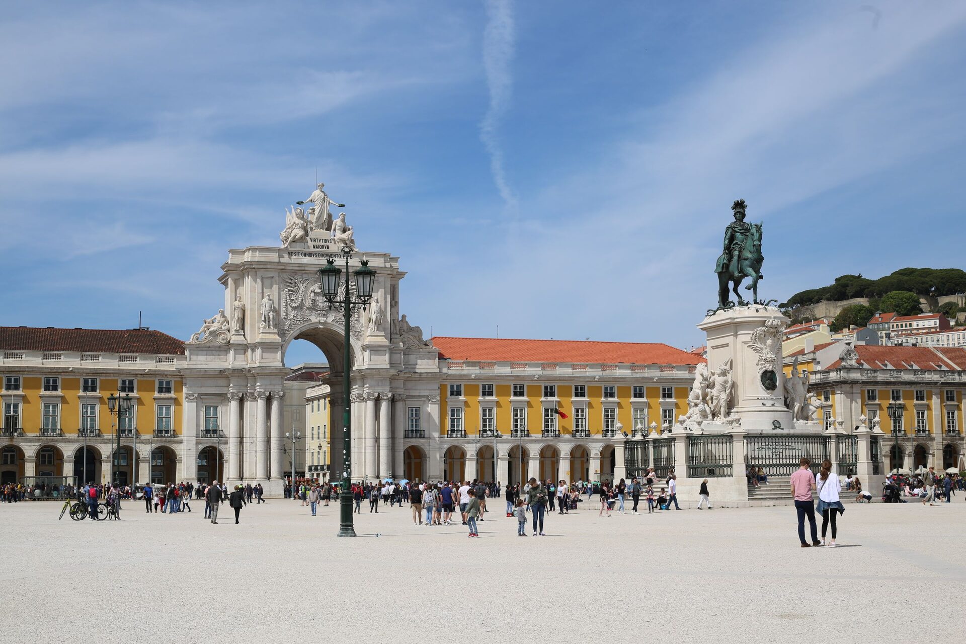 Praca do Comercio with the Rua Augusta arch and the statue of King Jose I